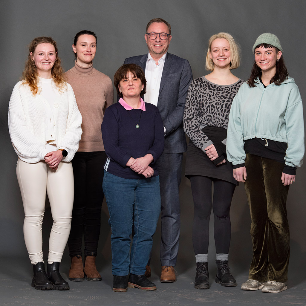 Foto Gruppe v. l. n. r.: Johanna Hinrichs, Jennifer Arndt, Tatjana Walkowiak, Uwe Mletzko, Lucie Gehrke, Sophia Nicholson