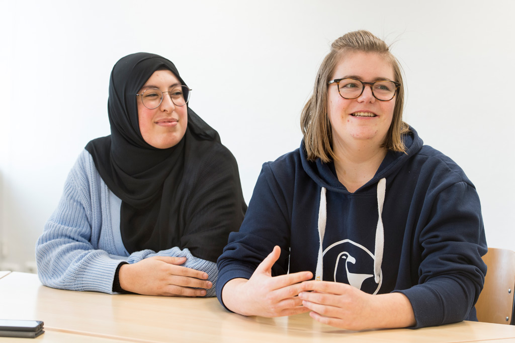 Beyza Aydin und Julia Baum finden die Vielfältigkeit der Aufgaben in ihrer Ausbildung besonders gut